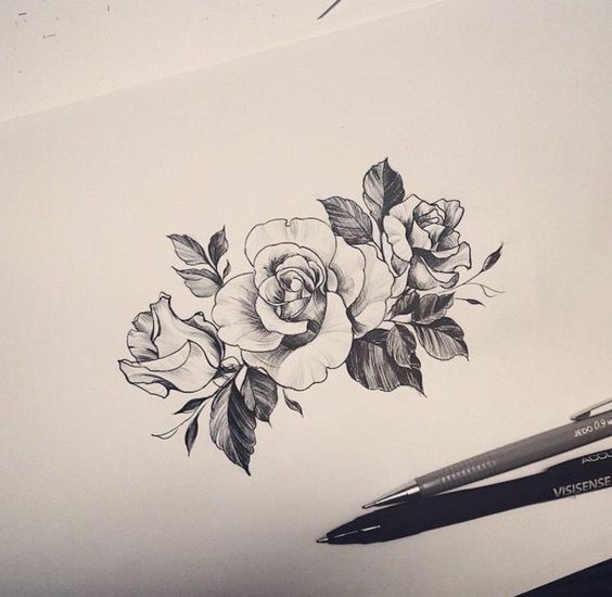 Motif de tatouage avec des fleurs