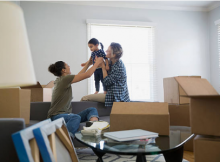famille déménagement cartons