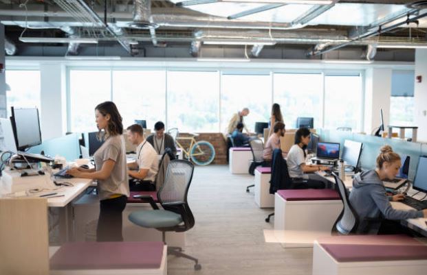 open-space-entreprise-bien-etre-tavail-posture-ergonomie-employés